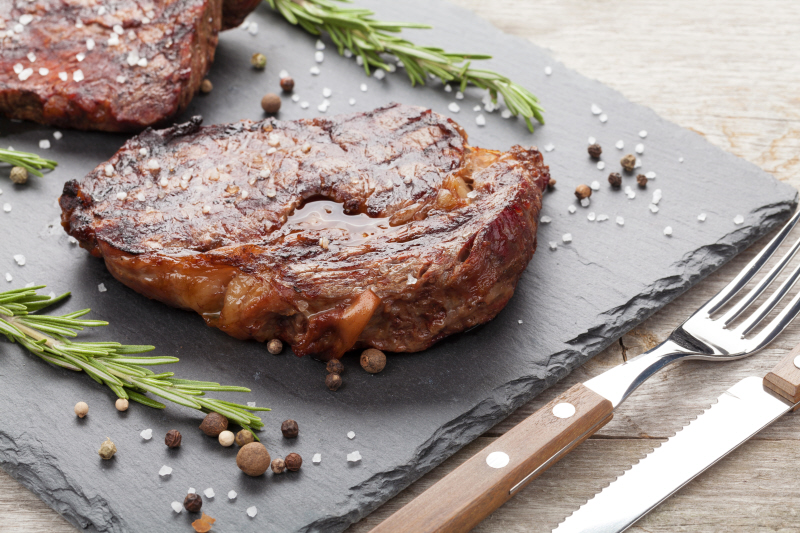 Want to be a steak expert? Learn here how to make steak with the ultimate guide from Alderspring Ranch Organic Grass Fed Beef!