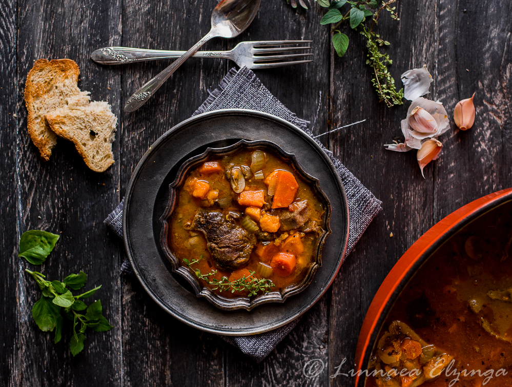 Osso bucco recipe slow cooker or dutch oven! Paleo and gluten free, this beef stew is super easy! Paleo, Gluten Free!