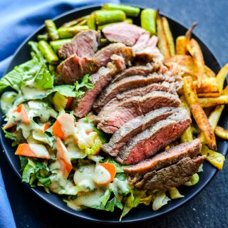 Sirloin tip steak recipe with sweet potato fries, asparagus, and salad. An easy meal that's super healthy and varied!