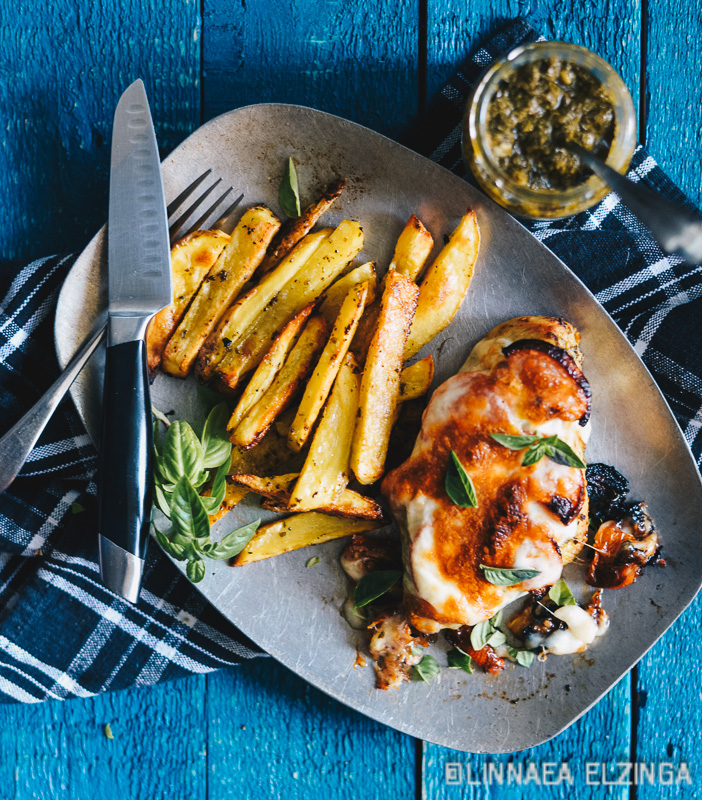 Chicken breast with Italian pesto, served alongside homemade potato fries. 