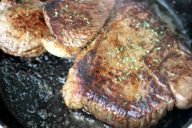 Easy Pan Seared Sirloin Steak